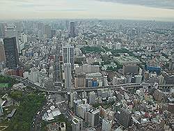 Minato - Tokyo tower; het kan nog hoger - uitzicht vanaf het speciale observatiedek