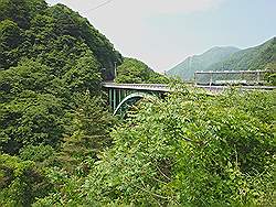 Kamikochi - uitzicht vanuit de bus naar Kamikochi