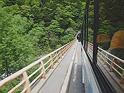 Kamikochi - uitzicht vanuit de bus naar Kamikochi
