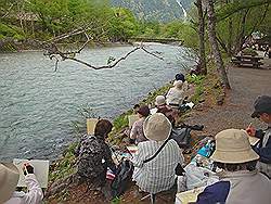 Kamikochi - mooi natuurgebied; schilderen is hier een erg populaire bezigheid