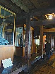 Matsumoto - Matsumoto Castle; interieur met een tentoonstelling over de historie van het kasteel