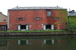 Otaru - oude pakhuizen kangs het kanaal