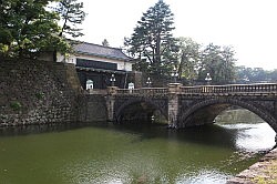 Tokio - keizerlijk paleis; de toegangsbrug tot het paleis