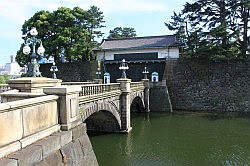 Tokio - keizerlijk paleis; de toegangsbrug tot het paleis