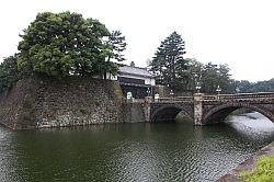 Tokio - keizerlijk paleis; de toegangsbrug tot het paleis