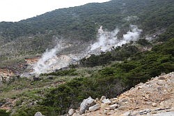 Hakone - Owakudani; overal komt stoom uit de grond