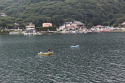 Hakone - over het Ashino-ko meer naar Hakone-macchi - vissers