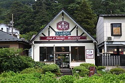 Hakone - Moto-Hakone; een onbekend soort restaurant - ham and sausage restaurant