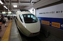 Hakone - de romance train; de rechtstreekse trein tussen Hakone-Yumoto en Tokio-Shinjuku