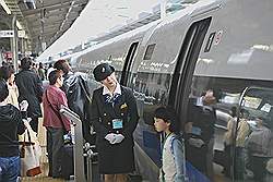 Hiroshima - met de hogesnelheidstrein (shinkansen) van Osaka naar Hiroshima