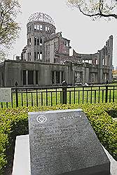 Hiroshima - Atomic Domb Dome; het vroegere Hiroshima Prefectural Industrial Promotion Hall, een voormalig conventiecentrum