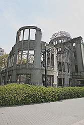 Hiroshima - Atomic Domb Dome; het vroegere Hiroshima Prefectural Industrial Promotion Hall, een voormalig conventiecentrum