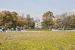 Hiroshima - op de achtergrond het A-bomb dome