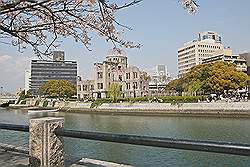Hiroshima - A-bomb Dome aan de rivier