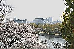 Hiroshima - Hiroshima Castle; uitzicht over de rivier