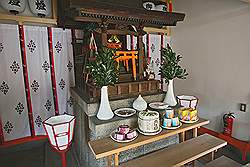 Kyoto - de Sanjusangendo tempel; een kleine tempel naast de hoofdtempel