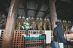 Kyoto - de Sanjusangendo tempel; 1001 boedhhistische beelden