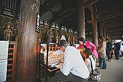 Kyoto - de Sanjusangendo tempel; 1001 boedhhistische beelden