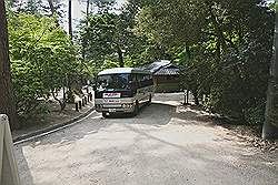 Miyajima - er rijdt ook een bus vanuit het dorp naar de kabelbaan