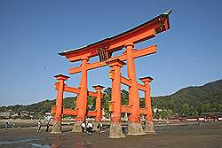 Miyajima - de torii van de Itsukushima tempel