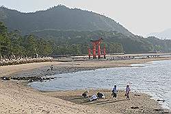 Miyajima - de torii van de Itsukushima tempel