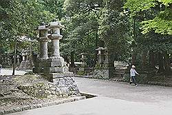 Nara - park, met vele lantaarns langs de paden