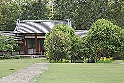 Nara - de Todai-ji tempel; bijgebouw