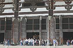 Nara - de Todai-ji tempel; de voordeur