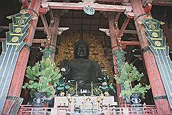 Nara - de Todai-ji tempel met daarin de bronzen boeddha