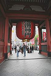 Asakusa - Kaminarimon; de buitenste poort naar de tempel