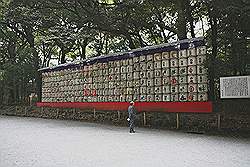 Yoyogi Park - vaten met sake; gift aan de Meiji tempel