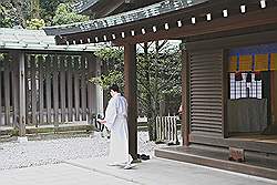 Meiji tempel - priester