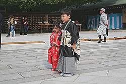 Meiji tempel - twee kinderen in klederdracht
