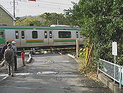 Kamakura - straatbeeld; spoorwegovergang