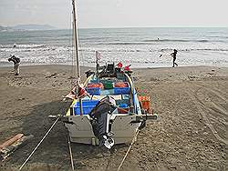 Kamakura - Strand; vissersboot