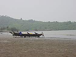 Vissersdorp bij strand van Limbe