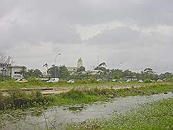 Douala - kathedraal in de verte