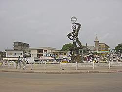 Er is ook 'kunst' te vinden in Douala