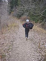 Bergtocht in de herfst - gids Rimma heeft zoals gewoonlijk totaal geen probleem met beklimmingen