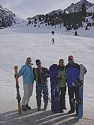 Bergtocht in de winter - wintersport plaats Chimbulak; skieen en snowboarden is natuurlijk ook erg leuk