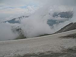 Great Almaty Peak - sneeuw op 3480 meter hoogte