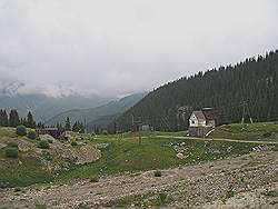 Big Almaty Lake - uitzicht vanaf de stuwdam