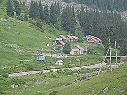 Big Almaty Lake - dorpje achter de stuwdam