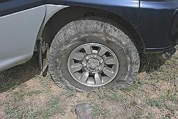 Charyn Canyon - onderweg; lekke band - kan gebeuren