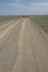 Charyn Canyon - onderweg; stukje lopen door de steppe