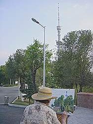 Almaty - Koktobe kabelbaan; vele schilders staan het landschap na te schilderen