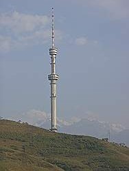 Almaty - Koktobe kabelbaan;  de TV toren in de verte