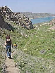 Almaty - het rivierdal van de Ili rivier; de beklimming van een hoge rotspartij