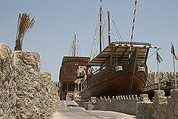 Musea in Kuwait - het Maritiem museum; houten dows (vrachtschepen)