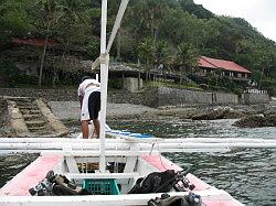 Anilao - Eagle Point beach resort; met de boot naar de duikstek